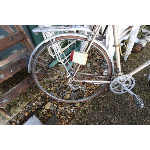 52 - Vintage Raleigh racing bike