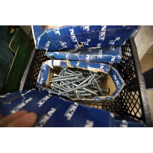 124 - Box of bolts