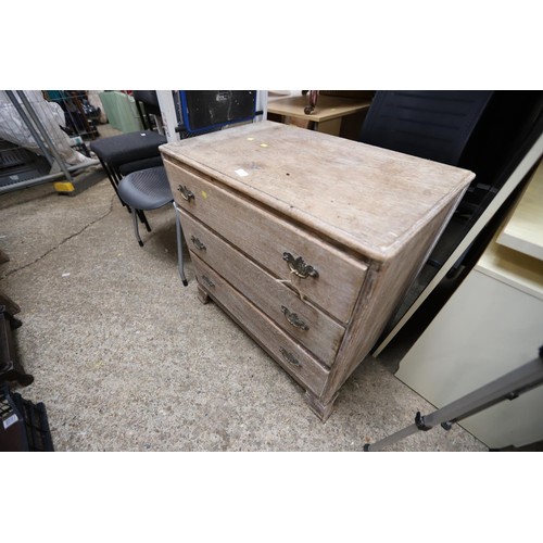 146 - Oak chest of drawers