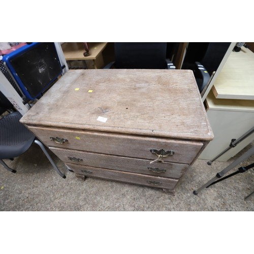 146 - Oak chest of drawers