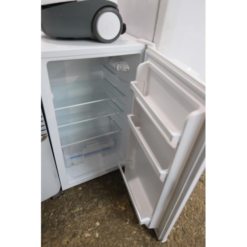 180 - Fridge - warranted until noon Tuesday following the above sale