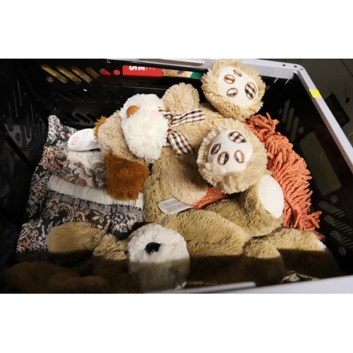 228 - Tray with collectable bears, etc