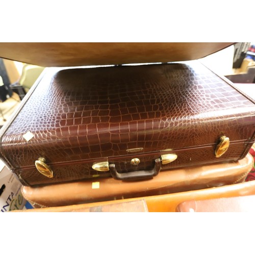 275 - Various leather & other cases, incl Samsonite