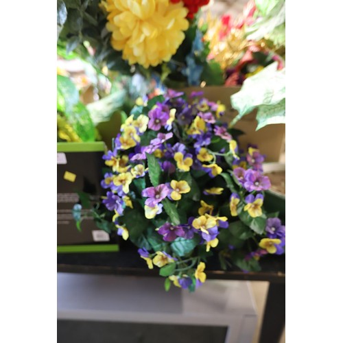 278 - Qty of artificial flowers