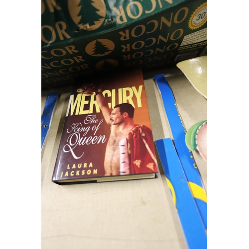 388 - 4 books on Freddy Mercury