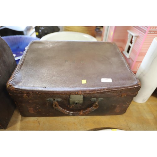 310 - Antique travelling leather vanity case with some accessories