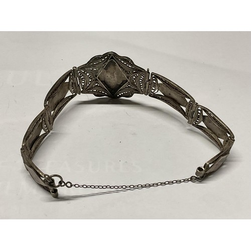 352 - Silver bracelet