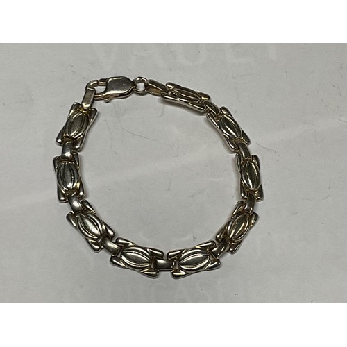 358 - Small 925 silver bracelet - 19.9gms total