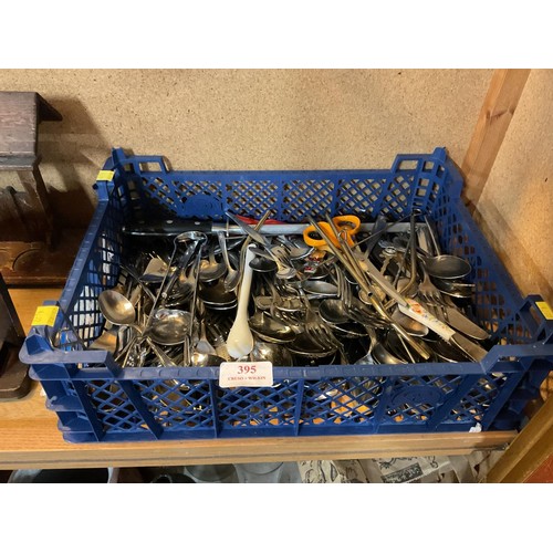 395 - Qty of loose cutlery