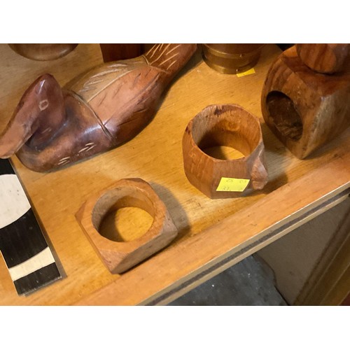 422 - Small wooden items, incl mouseman napkin ring, ring stand, etc