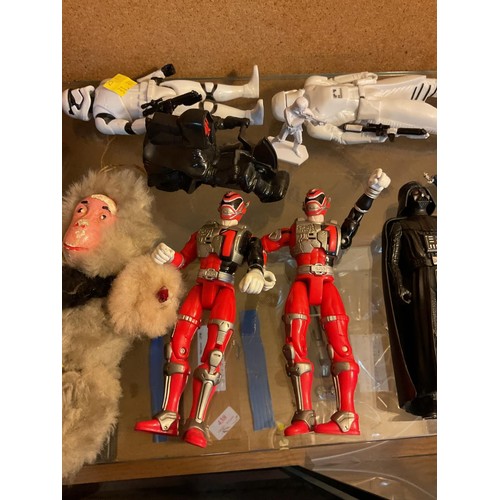 434 - 2 lots of collectable figures, incl Star Wars, Power Rangers