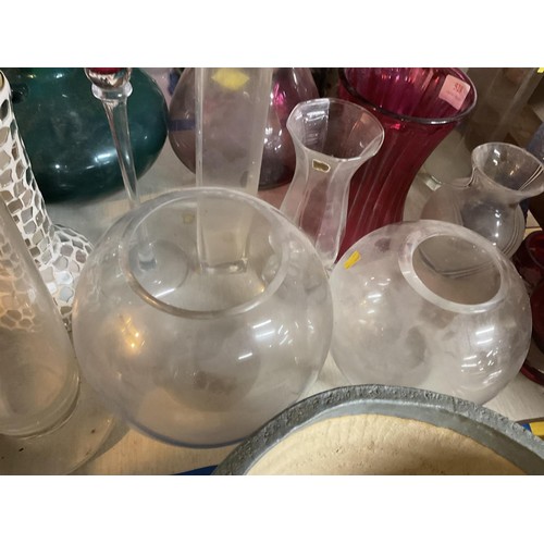 528 - Various glass vases