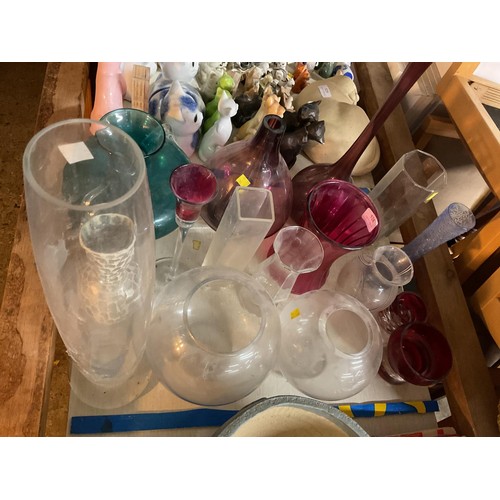 528 - Various glass vases