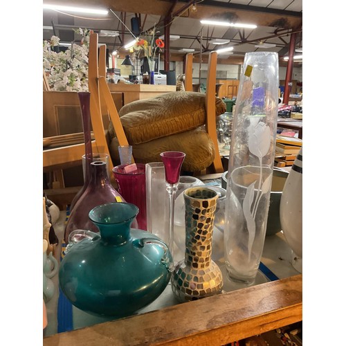 528 - Various glass vases