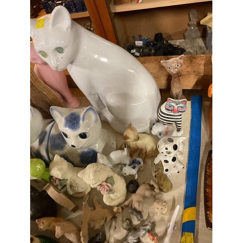 529 - Collection of various cat ornaments