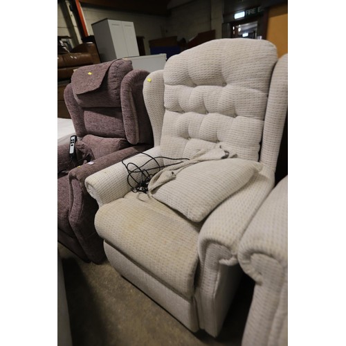 548 - Electric 2-seater sofa & 2 reclining chairs - warranted until 12 noon Tuesday following the above sa... 