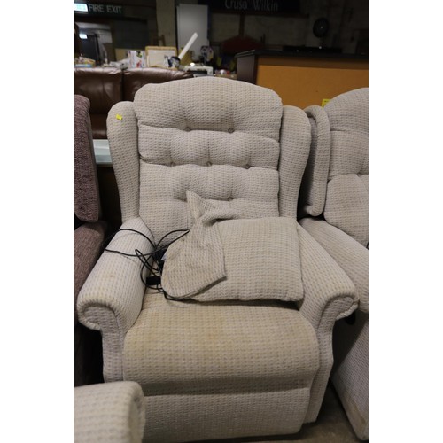 548 - Electric 2-seater sofa & 2 reclining chairs - warranted until 12 noon Tuesday following the above sa... 