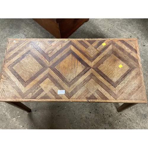 551 - Wooden coffee table