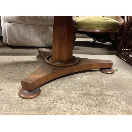 552 - Victorian tilt top coffee table