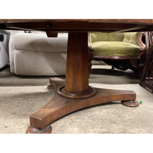 552 - Victorian tilt top coffee table