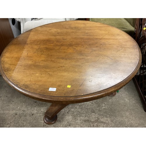 552 - Victorian tilt top coffee table