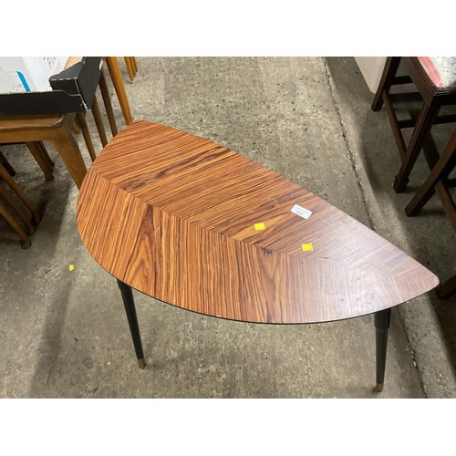 553 - Leaf table