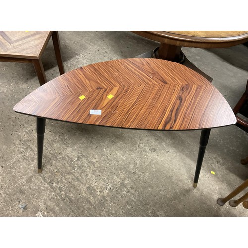 553 - Leaf table