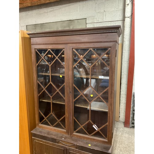 598 - Display cabinet