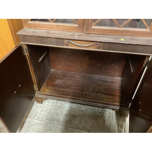 598 - Display cabinet