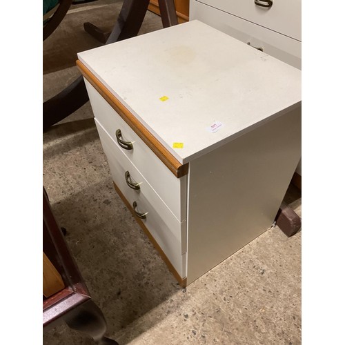 597 - White chest of 5 drawers & bedside chest of 3 drawers