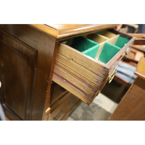 551 - Victorian inlaid & fitted chest of drawers