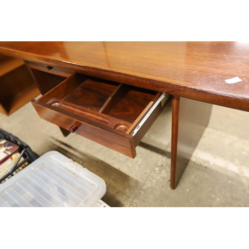 576 - Heavy 2 drawer desk