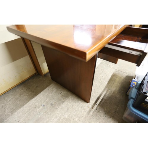 576 - Heavy 2 drawer desk