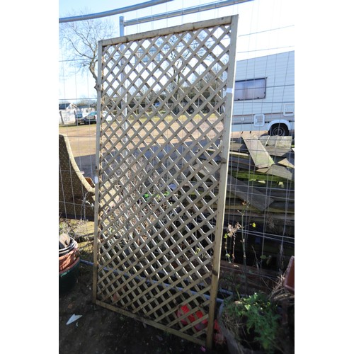 23 - Trellis garden panel