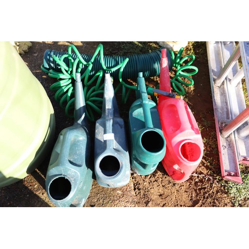 32 - 4 watering cans & hose pipe