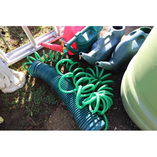 32 - 4 watering cans & hose pipe