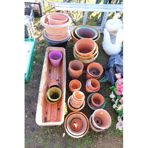 44 - Job lot of terracotta pots