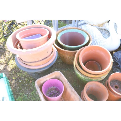 44 - Job lot of terracotta pots