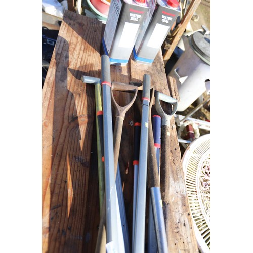 64 - Bundle of garden tools