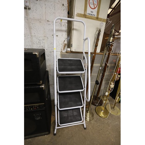 92 - White stepladder