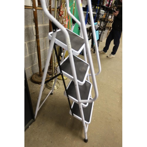 92 - White stepladder