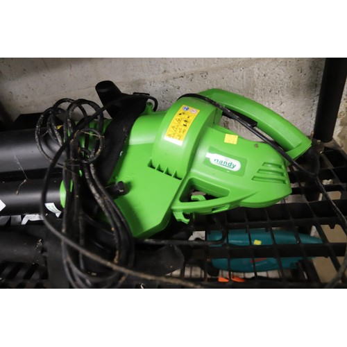 114 - The handy garden vac - warranted until 12 noon Tuesday following the above sale