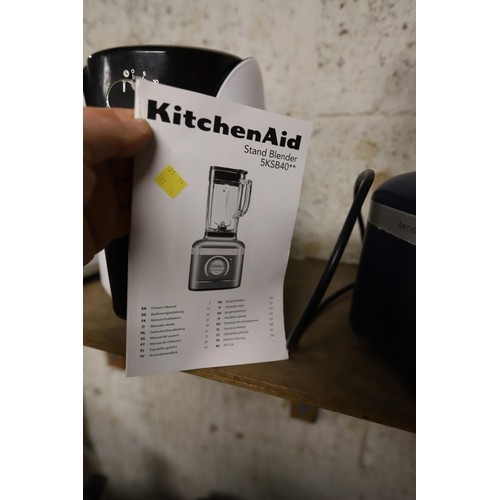 118 - Kitchen Aid stand blender 5KSB40 with manual - warranted until 12 noon Tuesday following the above s... 