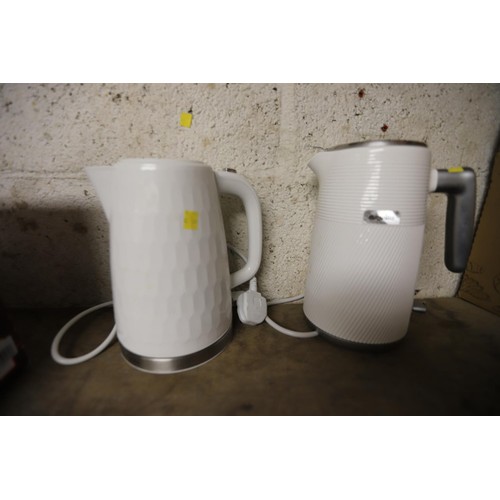 120 - 2 kettles & toaster - warranted until 12 noon Tuesday following the above sale