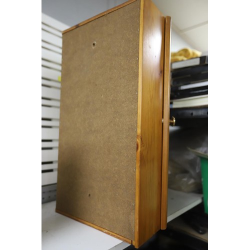 166 - Bathroom corner cabinet & floor rack