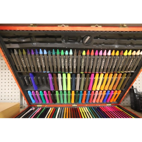 184 - Artist set, incl pencils, pastels, crayons, etc