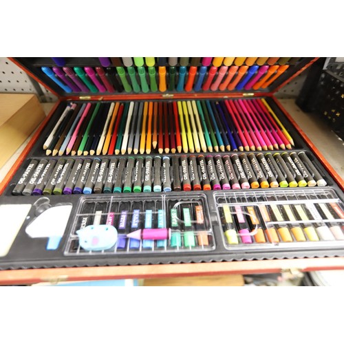 184 - Artist set, incl pencils, pastels, crayons, etc