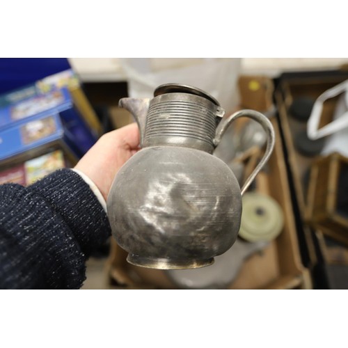 252 - Misc/silver plated tea pots etc