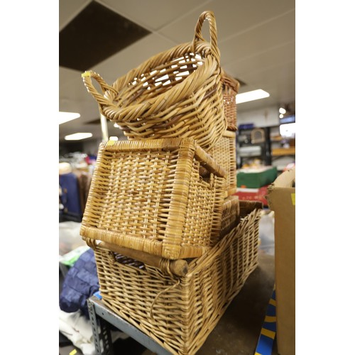 255 - Job lot of baskets