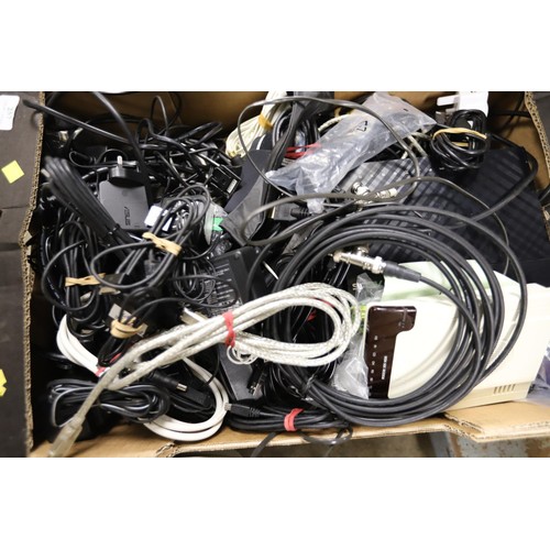 257 - Large box of mixed computer leads & accessories